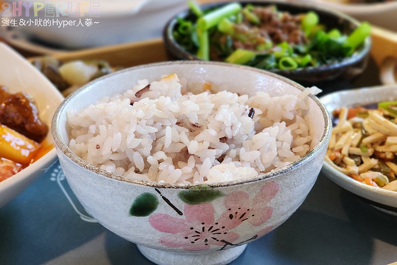 田寮農莊景觀餐廳│位在田中央的世外桃源，提供個人簡餐也有多人合菜，南屯隱藏版田園景點 @強生與小吠的Hyper人蔘~