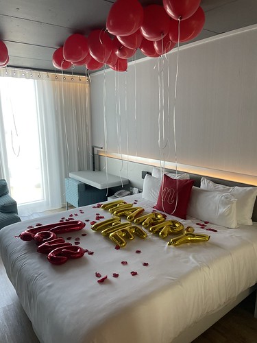 Helium Balloons Foilballoon Letters Marry Me Marriage Proposal Premium Room with Skyline View nhow hotel Rotterdam