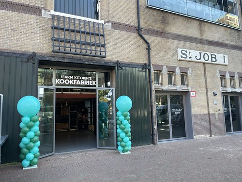 Balloon Column The Farm Kitchen Kookfabriek Rotterdam