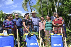 Presidente Bernardo Arévalo participó en la entrega del Bono Campesino en el municipio de San Lucas Tolimán, Sololá by Gobierno de Guatemala