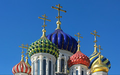 Orthodox Crosses on Colorful Domes of Cathedral Church of Saint Igor of Chernigov in Peredelkino (Соборный храм Святого Игоря), 7th Lazenki Street, New Moscow, Novo-Peredelkino district, Moscow, Russia. Православнаѧ Црковь.