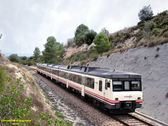 Tren de media distancia de Renfe (línea Xàtiva-Alcoi) a su paso por MONTAVERNER (Valencia)