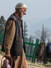 Selling Chai and kawa in Gulmarg