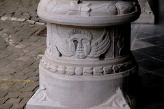 Luik, Wallonië, prinsbisschoppelijk paleis, court of honor, column, base