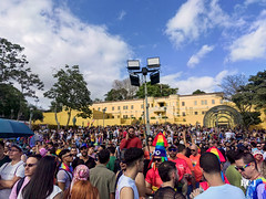 La congregación final de la gente más diversa, incluyendo muchísimos aliados heterosexuales. Marcha de la Diversidad 2024/ The final congregation of the most diverse group of people, including a lot of heterosexual allies. San José, Costa Rica Pride 2024