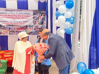 Blue Pen’s Foundation day last week- As a gesture of respect and gratitude, our esteemed Chief Guests were warmly honored by our beloved Chairperson, Dr. Manorama Khanna Ma’am, during the Founder’s Day celebration.