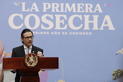 Santiago Palomo y otros funcionarios brindan conferencia de prensa by Gobierno de Guatemala
