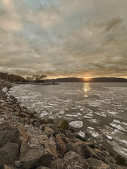 Ice thaw on the Hudson