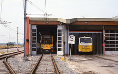 het prille begin, bus en Sneltram in een remise