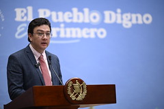 Santiago Palomo, Secretario de Comunicación, lideró la conferencia de prensa que se llevó a cabo junto con el Ministro de Gobernación, el Viceministro de Educación y el Director del Instituto Guatemalteco de Migración by Gobierno de Guatemala