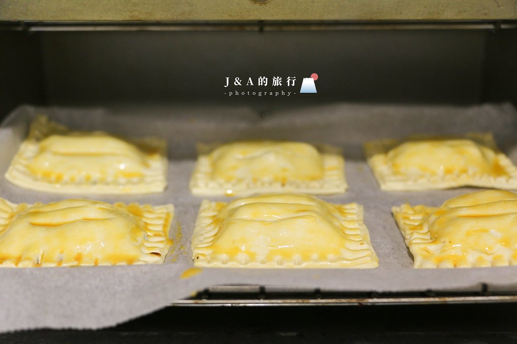 【食譜】咖哩派-沒吃完的咖哩就做成鹹派吧 @J&amp;A的旅行