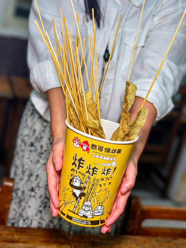 憨哥倆炸串│逢甲夜市超人氣35元銅板美食，用油好 @鄉民食堂