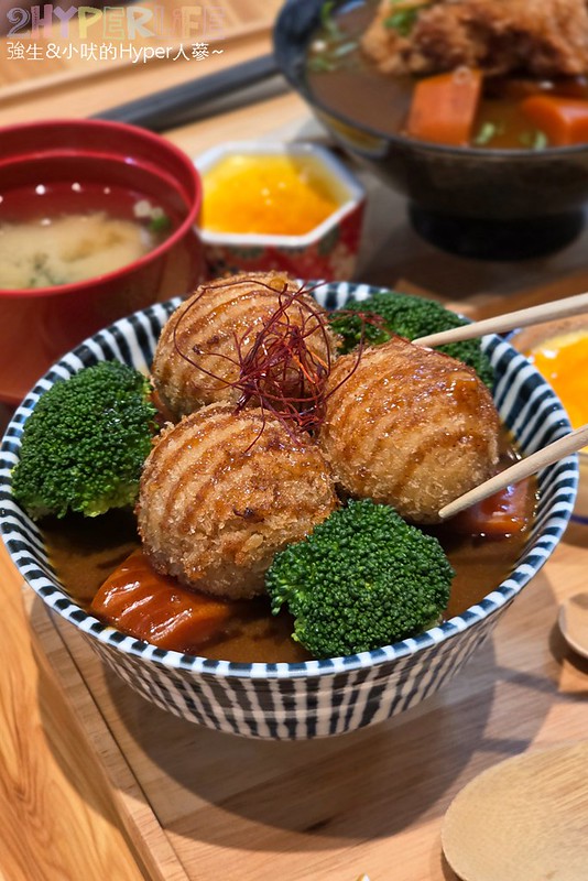 小川家│忠孝夜市旁平價日式咖哩，店內只賣三種咖哩飯選項，人氣很旺用餐人潮接連不斷 @強生與小吠的Hyper人蔘~