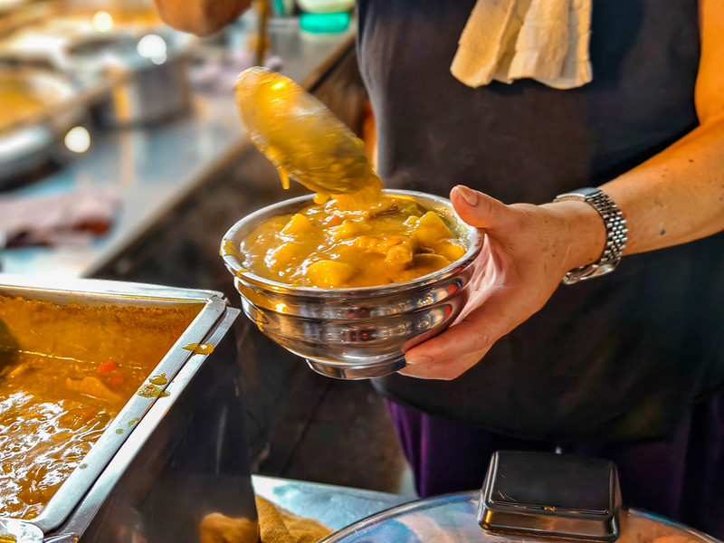 鴨頭正二代滷肉飯：寧夏夜市必吃老店，台式咖哩飯與赤肉羹的懷舊美味 @鄉民食堂