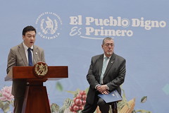 Presidente Bernardo Arévalo lideró la conferencia acompañado del Secretario de Comunicación Santiago Palomo, Ministro de la Defensa Henry Saenz, Ministro de Finanzas Jonathan Menkos, y el director del Instituto Guatemalteco de Migración Danilo Rivera by Gobierno de Guatemala