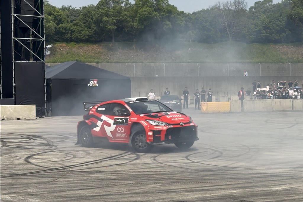 豐田章男再訪寶島挺台灣賽車!甩尾秀技帥炸全場、心繫花蓮災區暖喊話 2 TOYOTA 250928-11