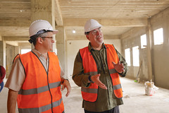 Construcción de CAIMI en La Libertad, Petén, supervisada por el presidente Bernardo Arévalo by Gobierno de Guatemala