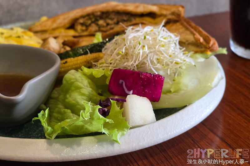 早午山Brunch Hill│位在精誠商圈裡的早午餐，內有三隻可愛店貓，餐點整體份量有飽足感～ @強生與小吠的Hyper人蔘~