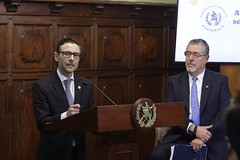 Presidente Arévalo, junto a la Secretaria de Comunicación de la Presidencia Karina García, Ministro de Defensa Henry Saenz, Secretario General de la Presidencia, Juan Guerrero, y el Procurador General de la Nación, Julio Saavedra, ofrecieron conferencia by Gobierno de Guatemala