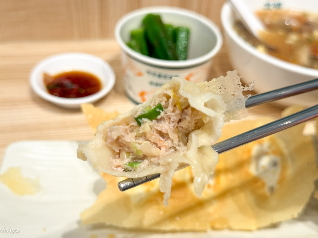 [龜山美食]九初流心脆皮煎餃．桃園長庚復興店|一個人用餐也可以~超酥脆冰花煎餃必吃推薦．金黃冰花煎餃加爆汁內餡 @VIVIYU小世界