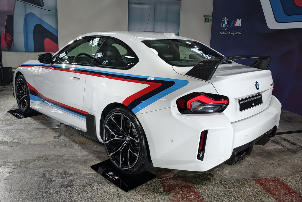 BMW M2十週年紀念特仕版限量登場!汽車噴漆金牌得主楊婷喻手工演繹M經典三色 19 BMW M2 260703-15