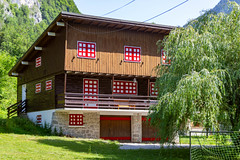 3-Chalet particulier volets • <a style="font-size:0.8em;" href="http://www.flickr.com/photos/161151931@N05/55435945327/" target="_blank">View on Flickr</a>