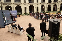 Presidente Bernardo Arévalo, acompañado de la Secretaria de Comunicación, Karina García, y del Secretario de Coordinación, Victor Godoy, y la directora de Onsec, Karla Gómez, en conferencia La Ronda by Gobierno de Guatemala