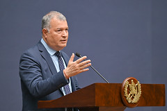 Presidente Bernado Arévalo, preside conferencia de prensa semanal “La Ronda” 2026092026. by Gobierno de Guatemala