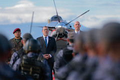 Presidente Bernardo Arévalo participa en la entrega de aeronaves al Ejército para combatir incendios forestales y uno más para transporte de pasajeros, en acto celebrado en las instalaciones de la Fuerza Aérea Guatemalteca by Gobierno de Guatemala